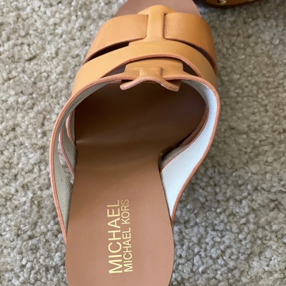 NEW Michael Kors Platform Mules/Slide On Tan Leather Shoes Size 7.5 - Picture 5 of 6